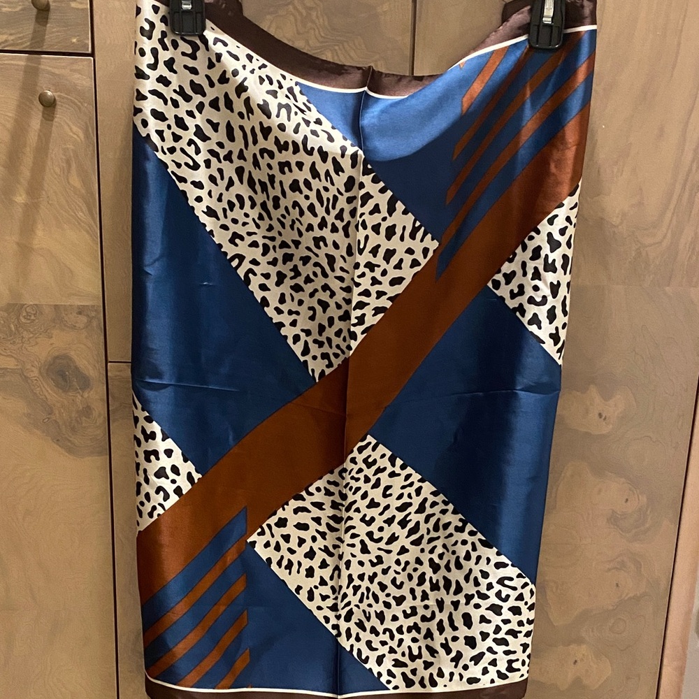 Large Elegant Scarf with Beautiful Shades and Design